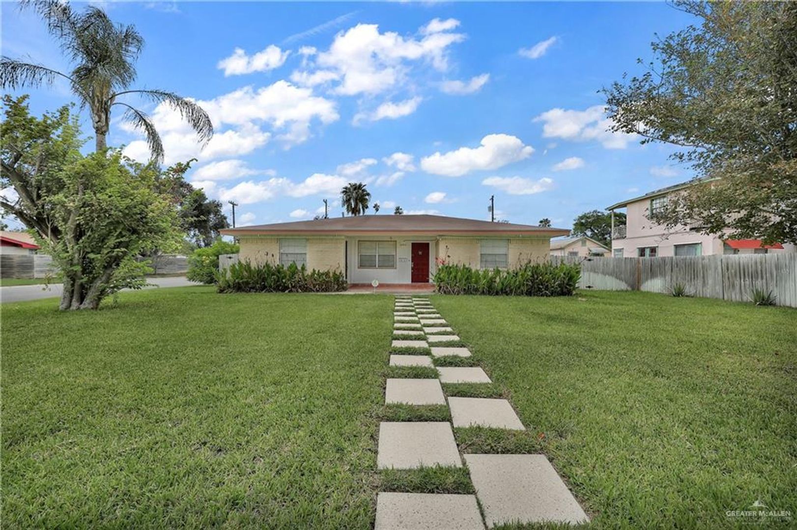 McAllen House: 1001 N 15th St