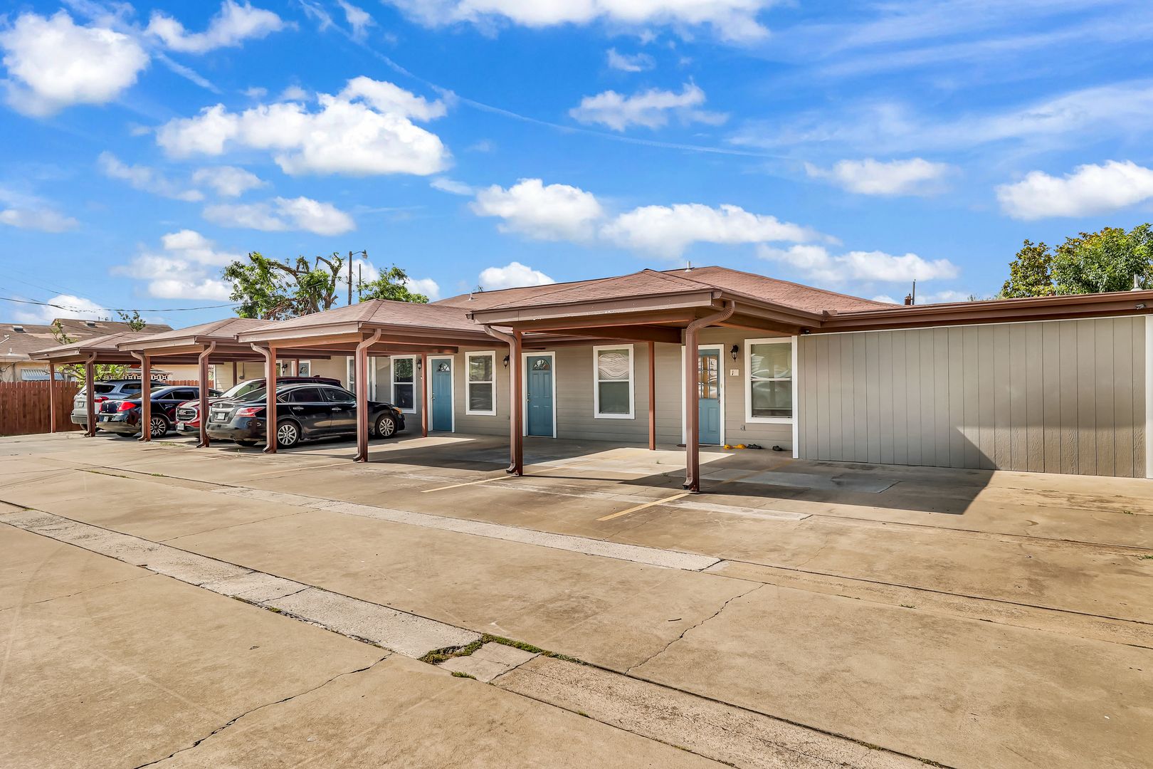 Carpio Apts