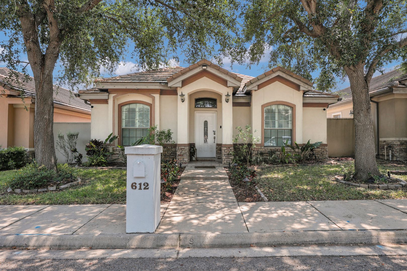 McAllen House: 612 E Thornhill