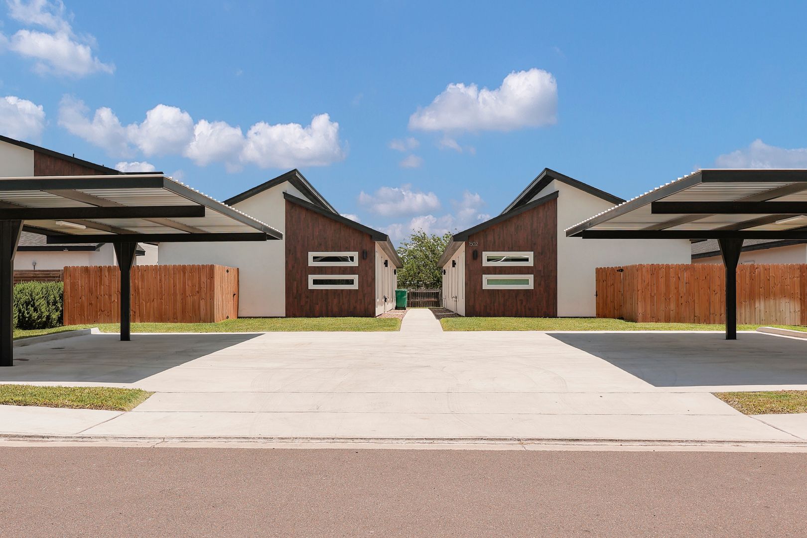 Pharr Apartment: 1502 W Platinum