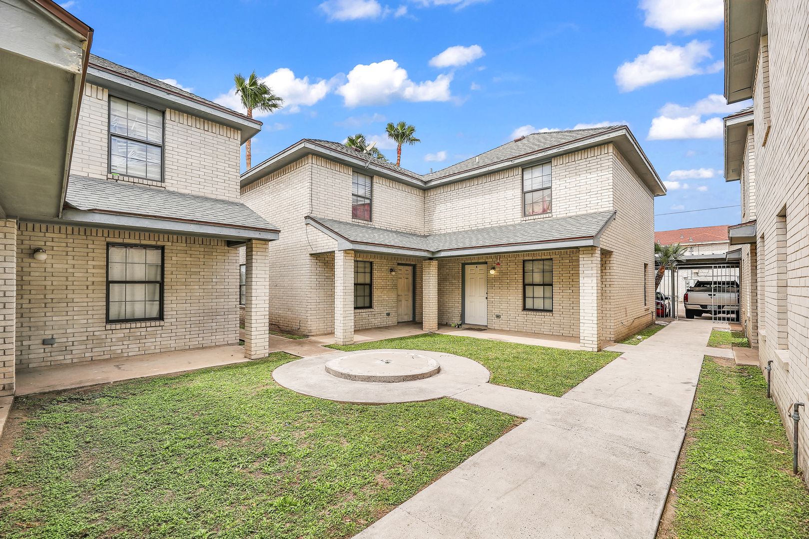 Pharr Apartment: 910 W Cherokee Ave