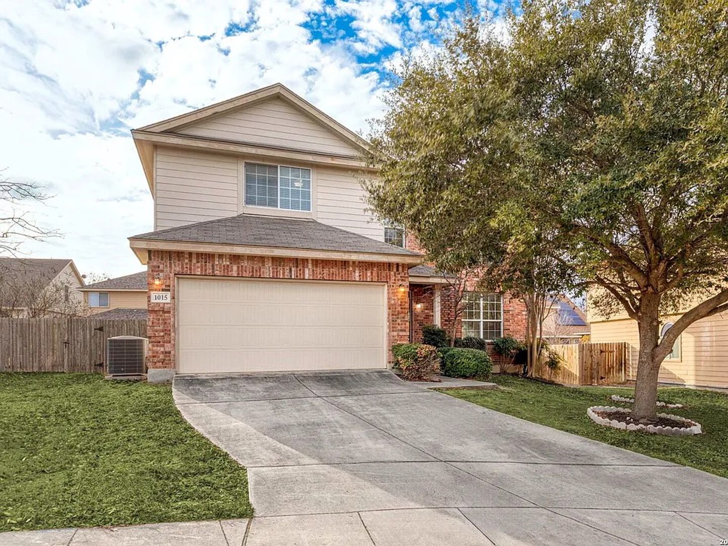 San Antonio House: 1015 Iris Path