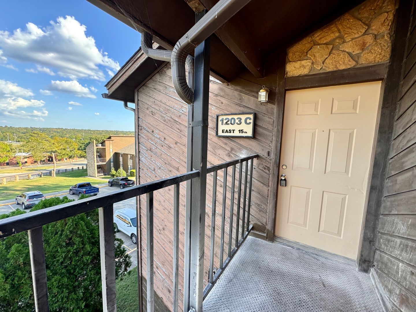 Ada Apartment: 1207 E 15th