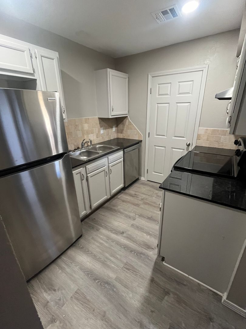 Ada Apartment: 824-930 Railhead Drive