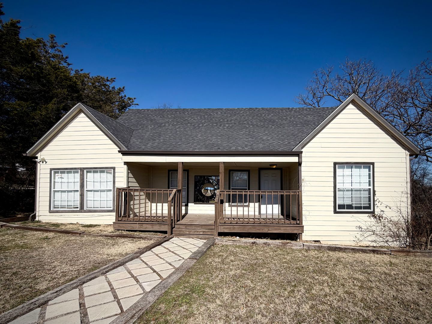 Ada House: 1220 E 15th