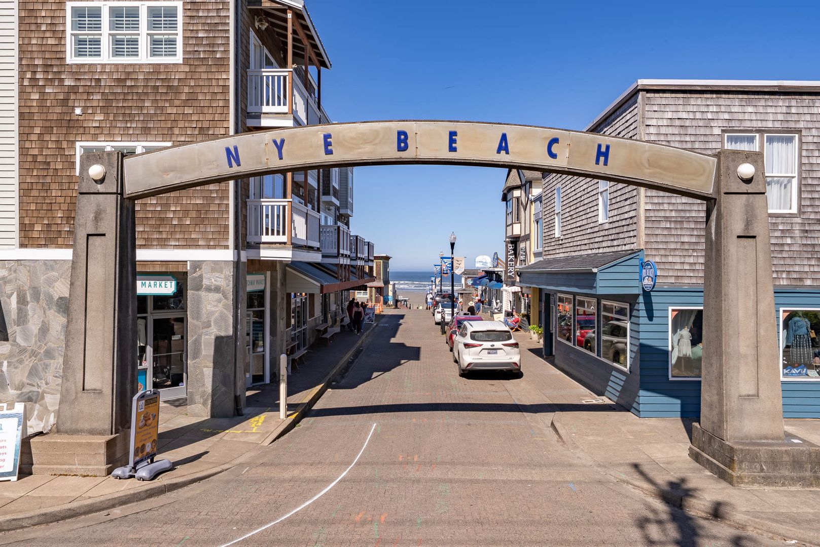 Newport Apartment: 928 NW Spring St.