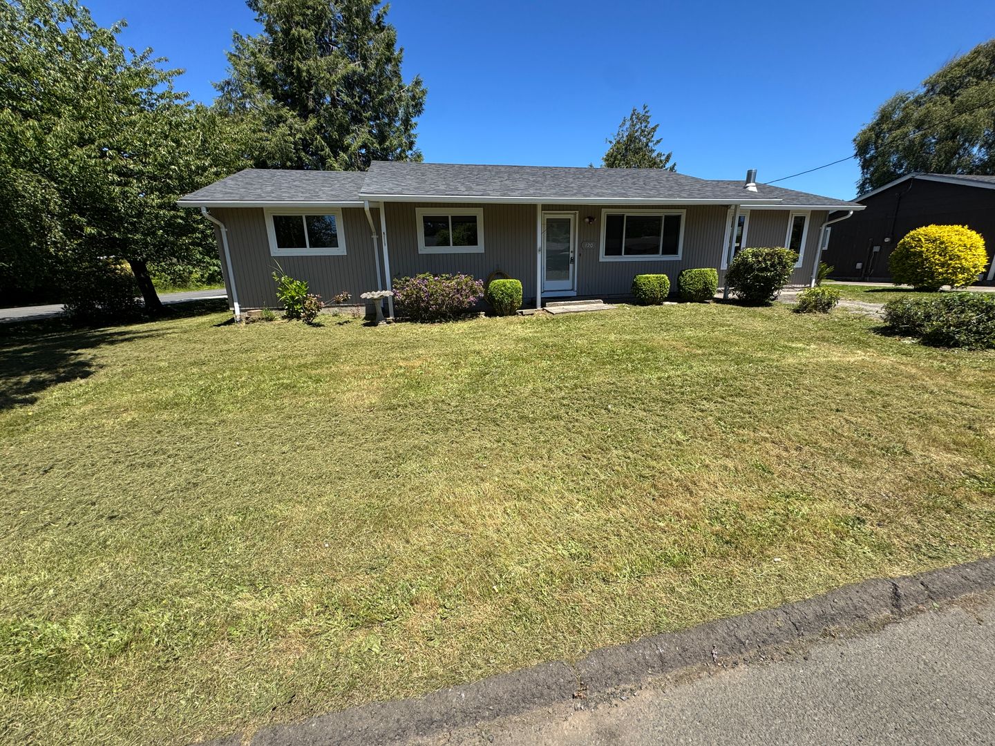 Waldport House: 120 SE Salmon St.