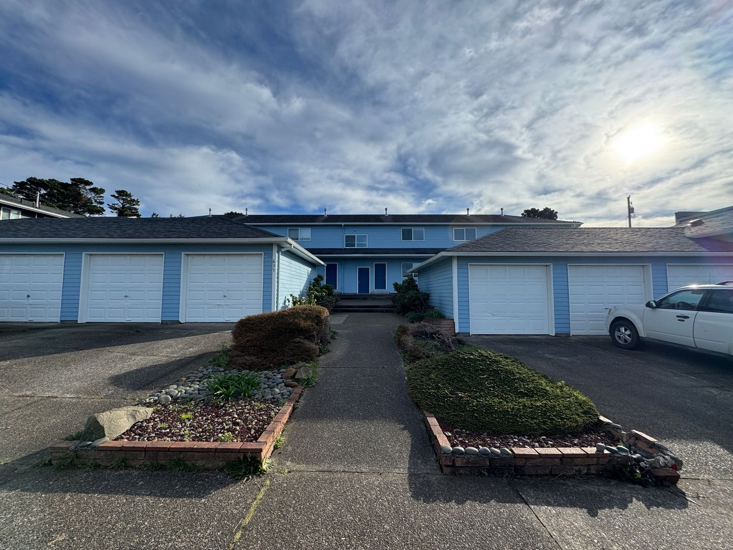 Newport Apartment: 637 SW 9th St.