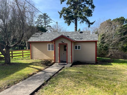 Cute cottage in Seal Rock!
