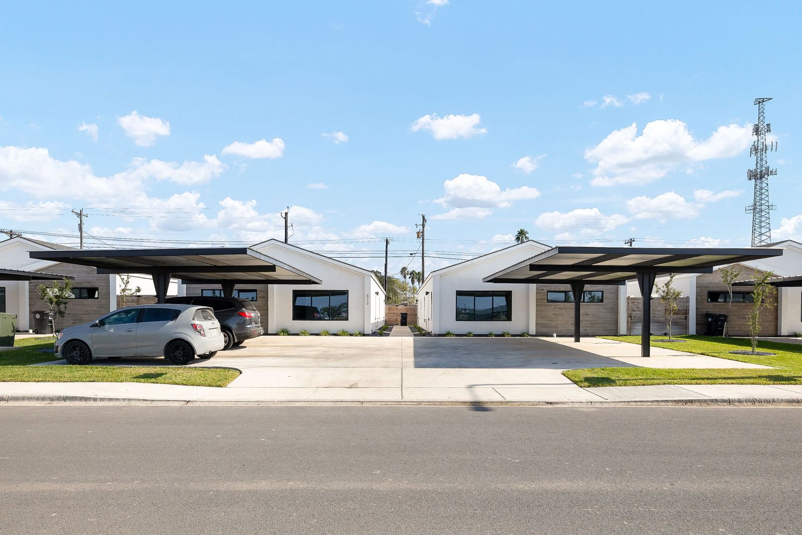 Weslaco Apartment: 800 Oriole Rd