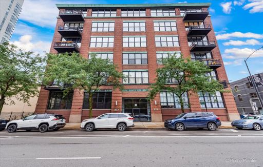West Loop 2 Bed In Ideal Location - Parking Included! – photo 1