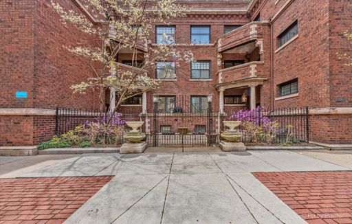 Prime Lincoln Park location - 2 bedroom 2 bath - with in unit washer dryer and parking included – photo 1
