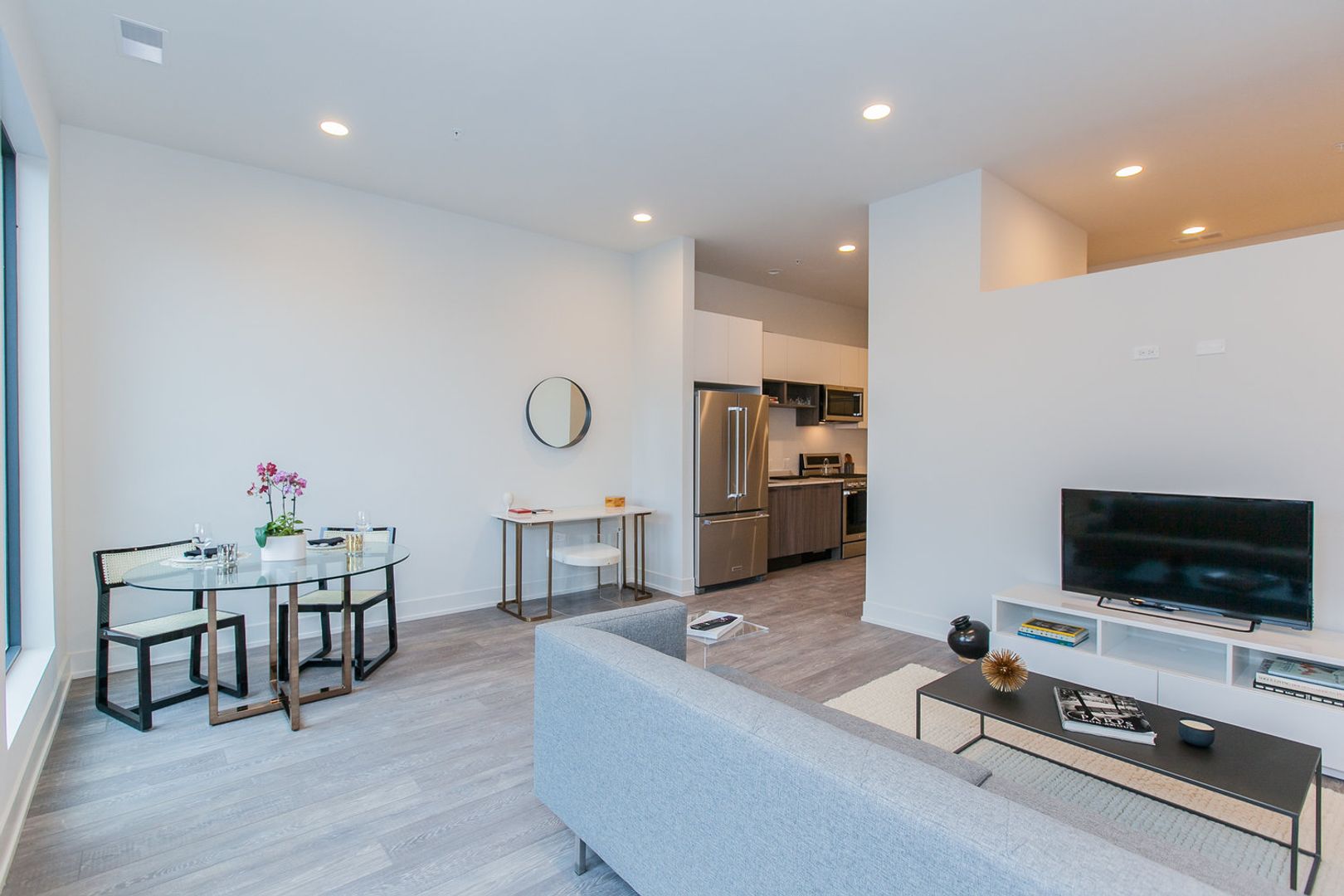 Chicago Apartment: 853 N. Larrabee