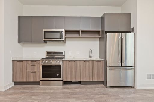 Boutique property located in River North featuring large open layouts! – photo 1
