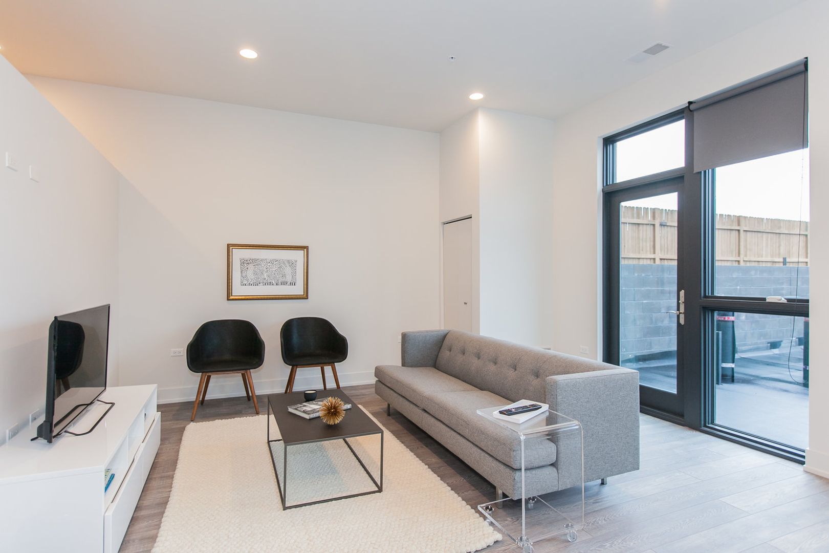 Chicago Apartment: 853 N. Larrabee