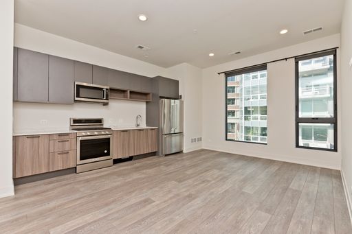 Boutique property located in River North featuring large open layouts! – photo 1