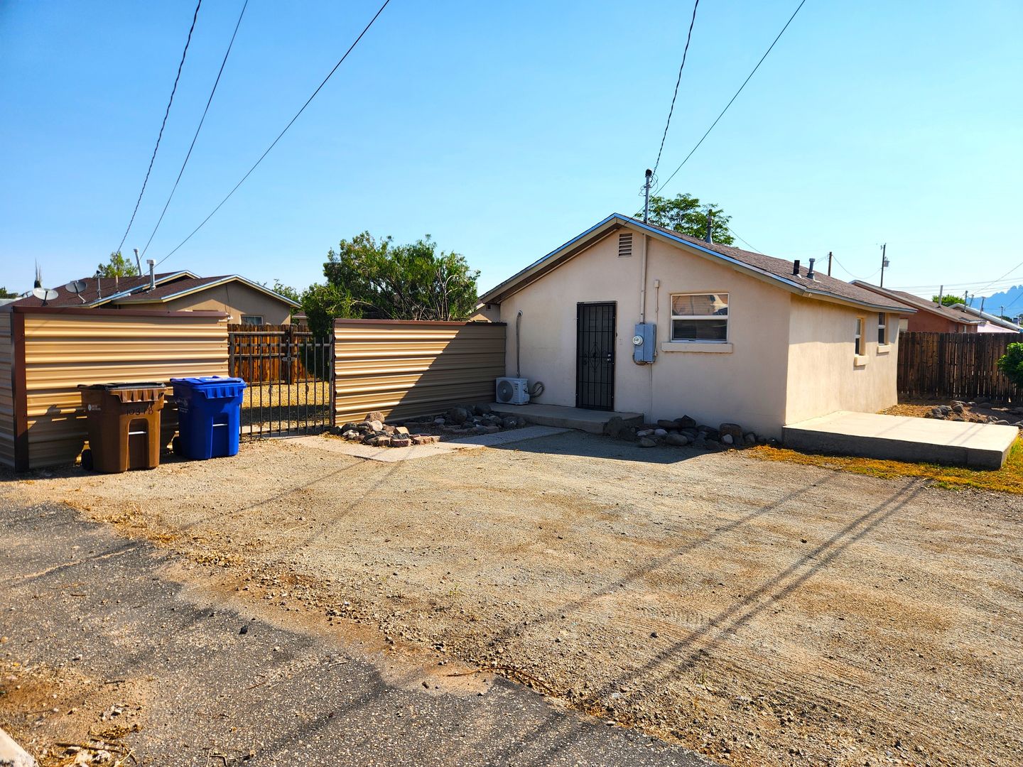Las Cruces Apartment: 1037 Brownlee