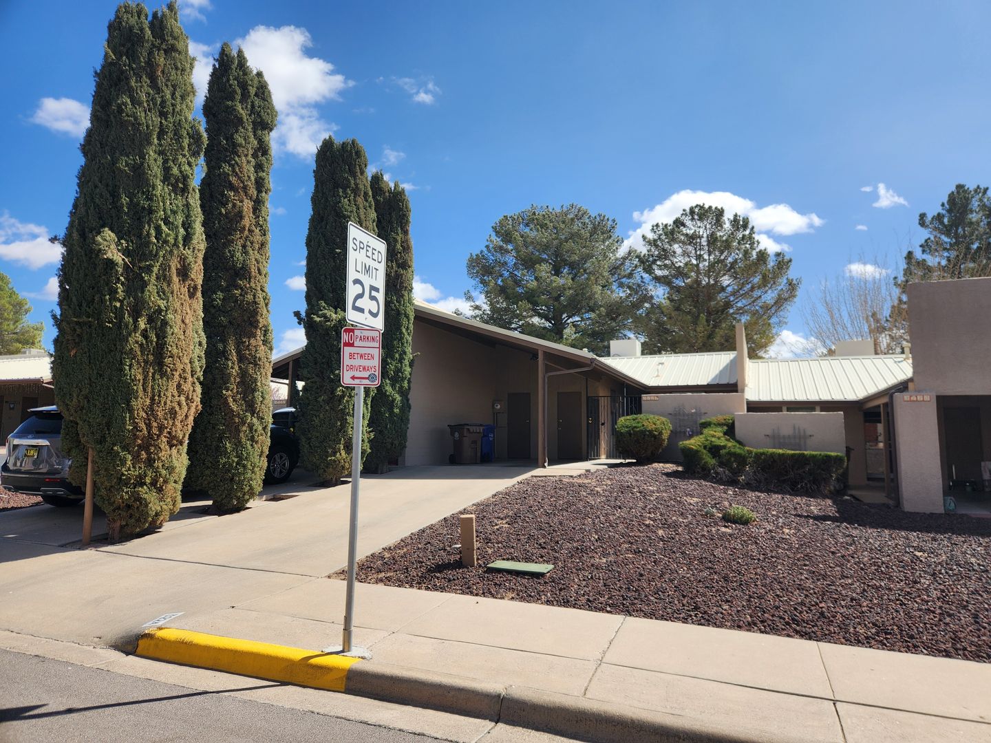 Las Cruces House: 3224 Hillrise