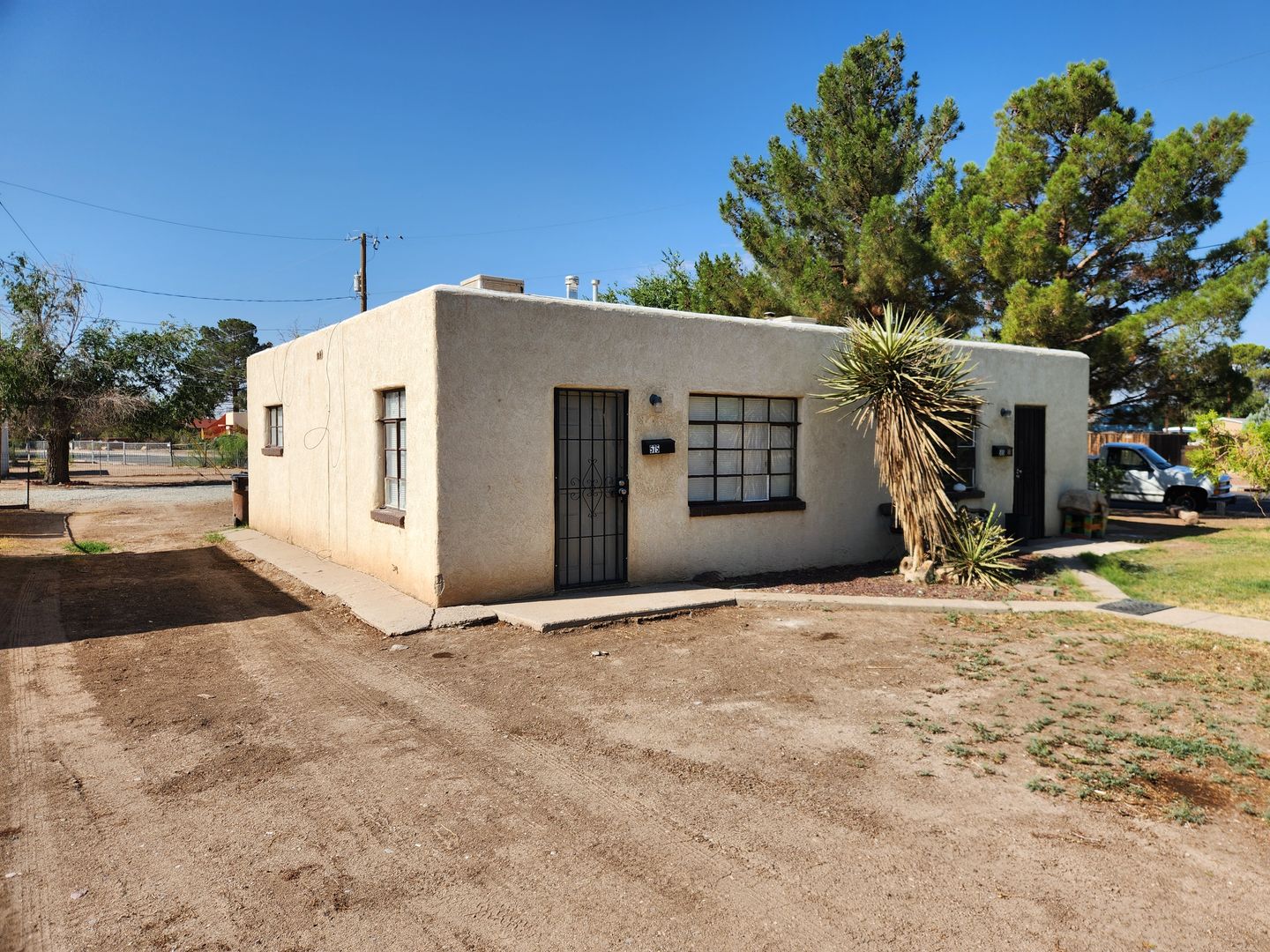 Las Cruces Apartment: Brown Road