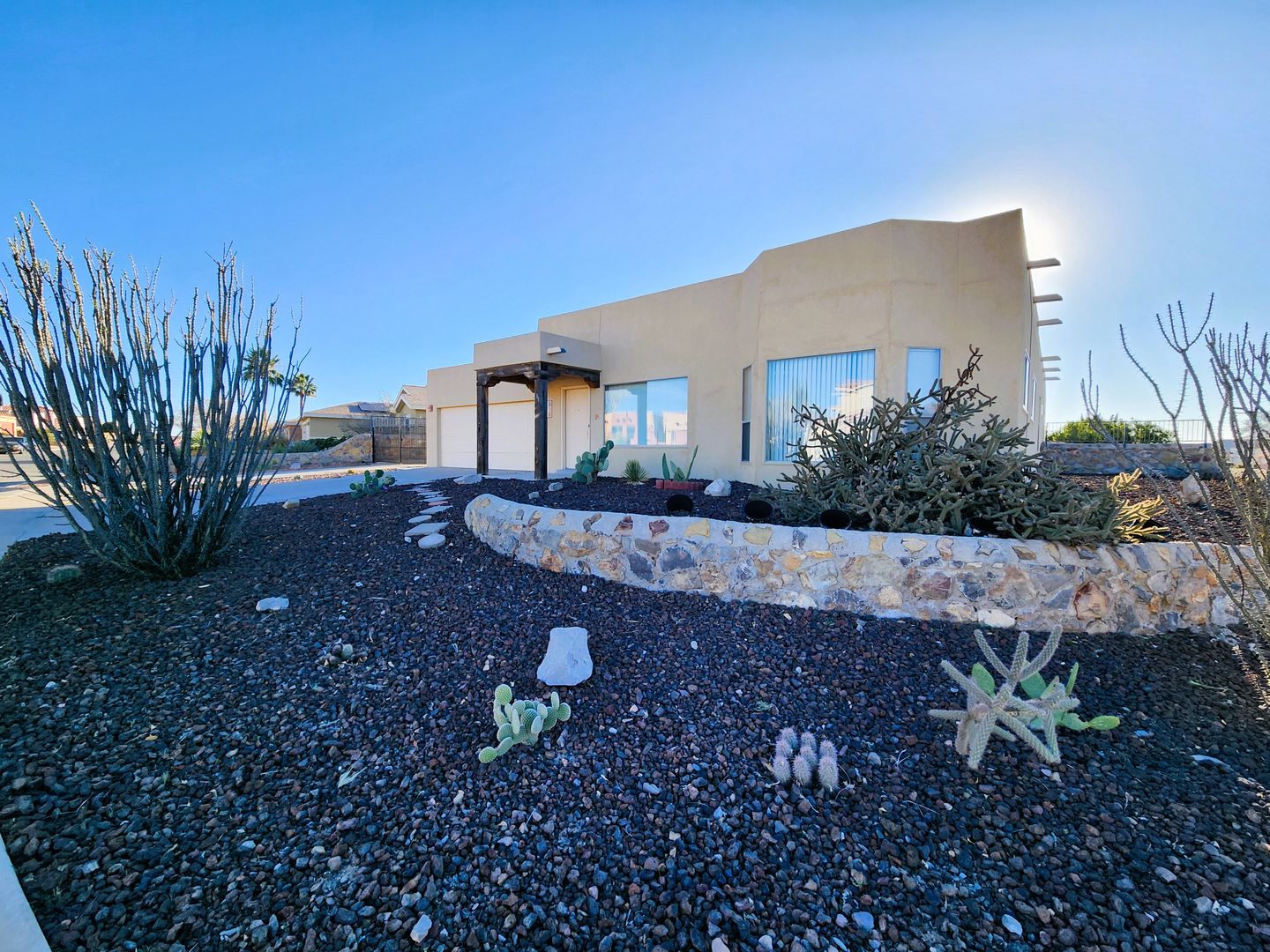 Las Cruces House: 600 Stone Canyon
