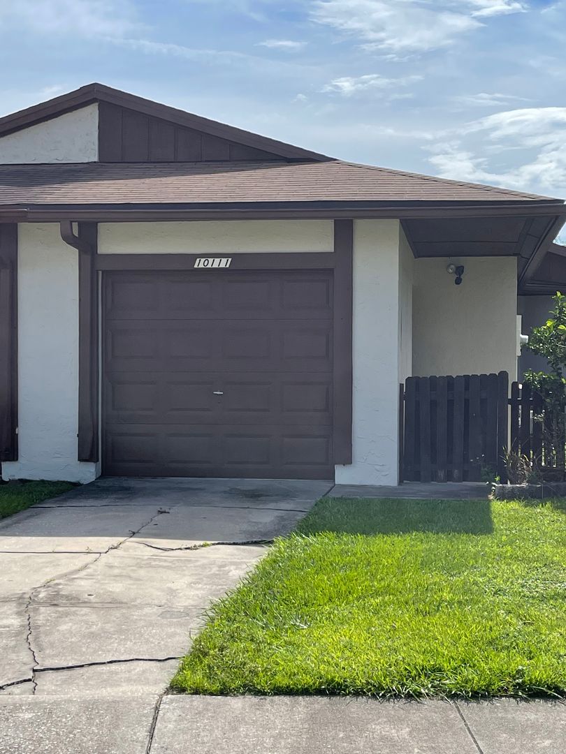 Orlando Townhome: 10111 Berry Field Court