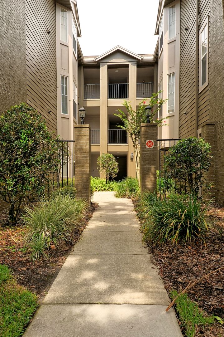 Longwood Condo: 408 Summit Ridge Place
