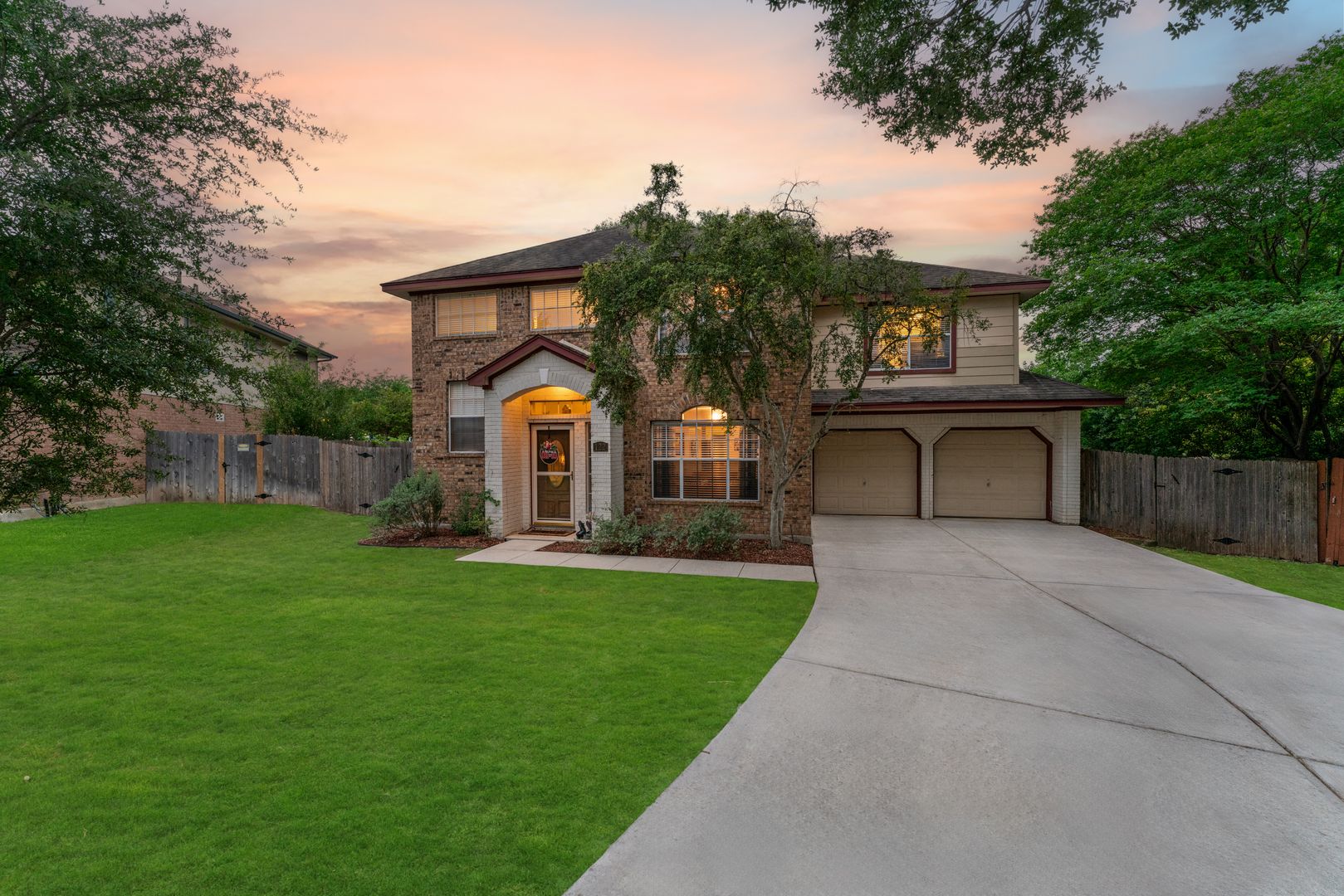 Universal City House: 122 Rimdale