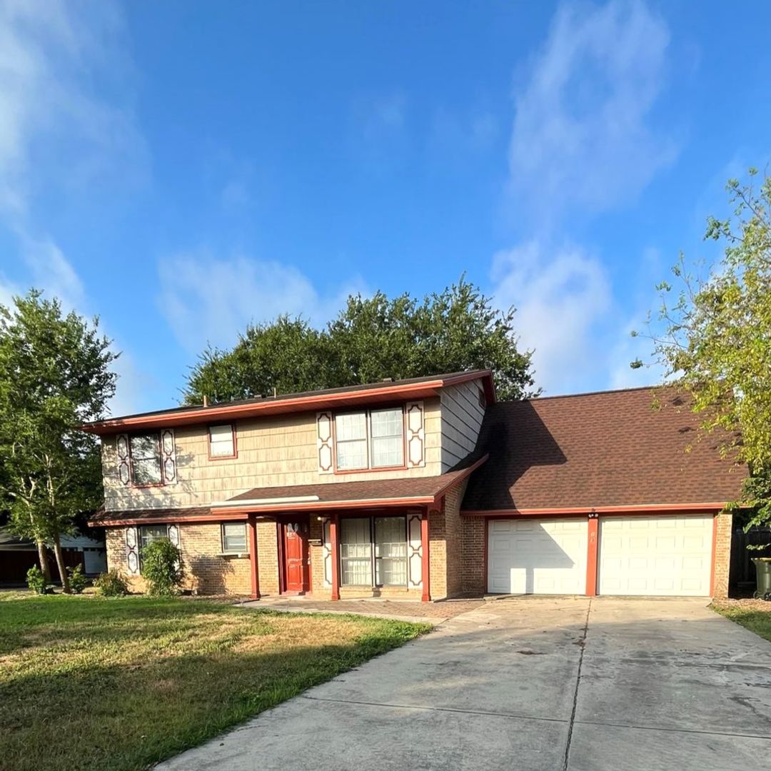 Schertz House: 136 Valley Oak Dr