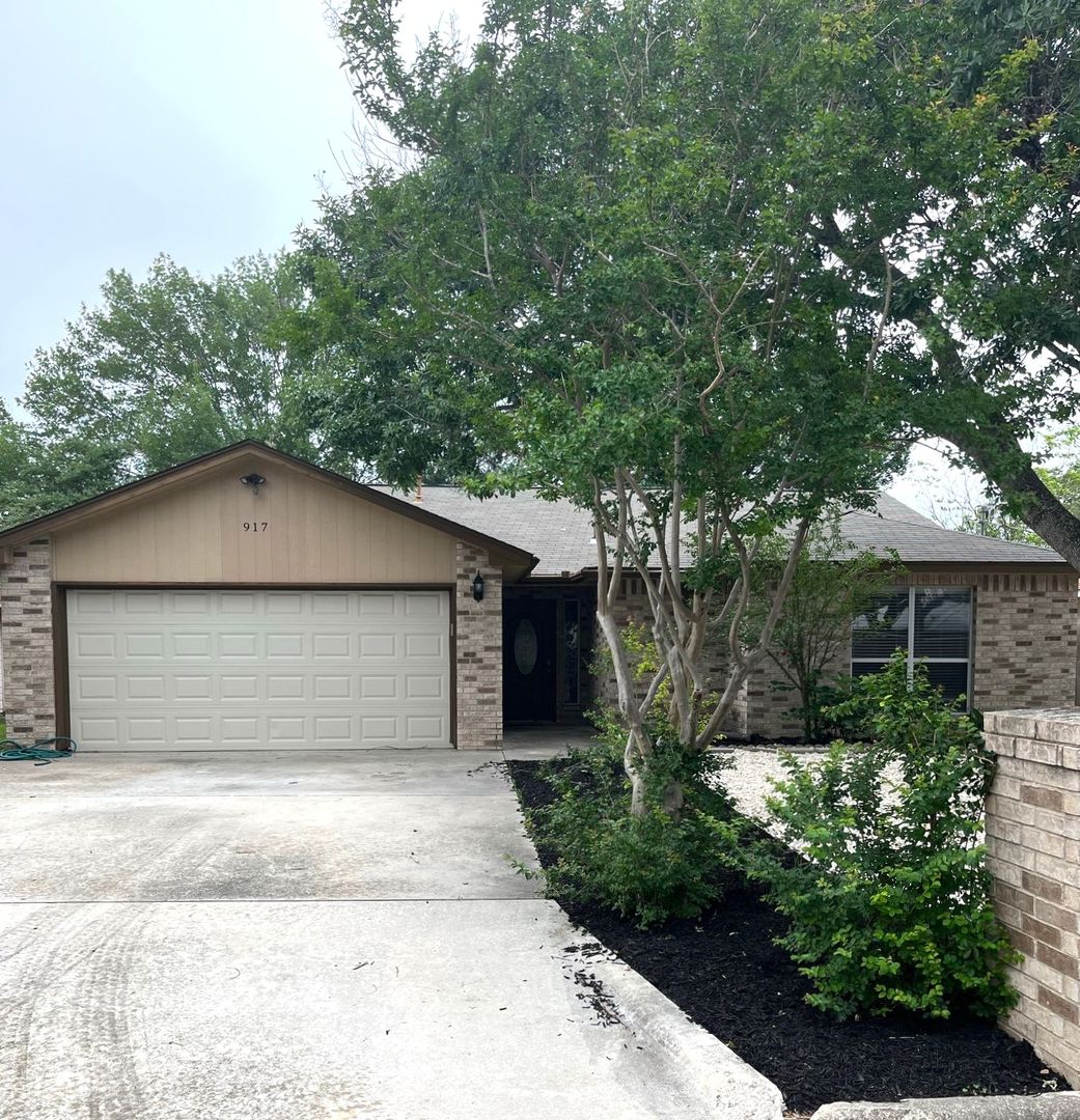 New Braunfels House: 917 Seminole Dr