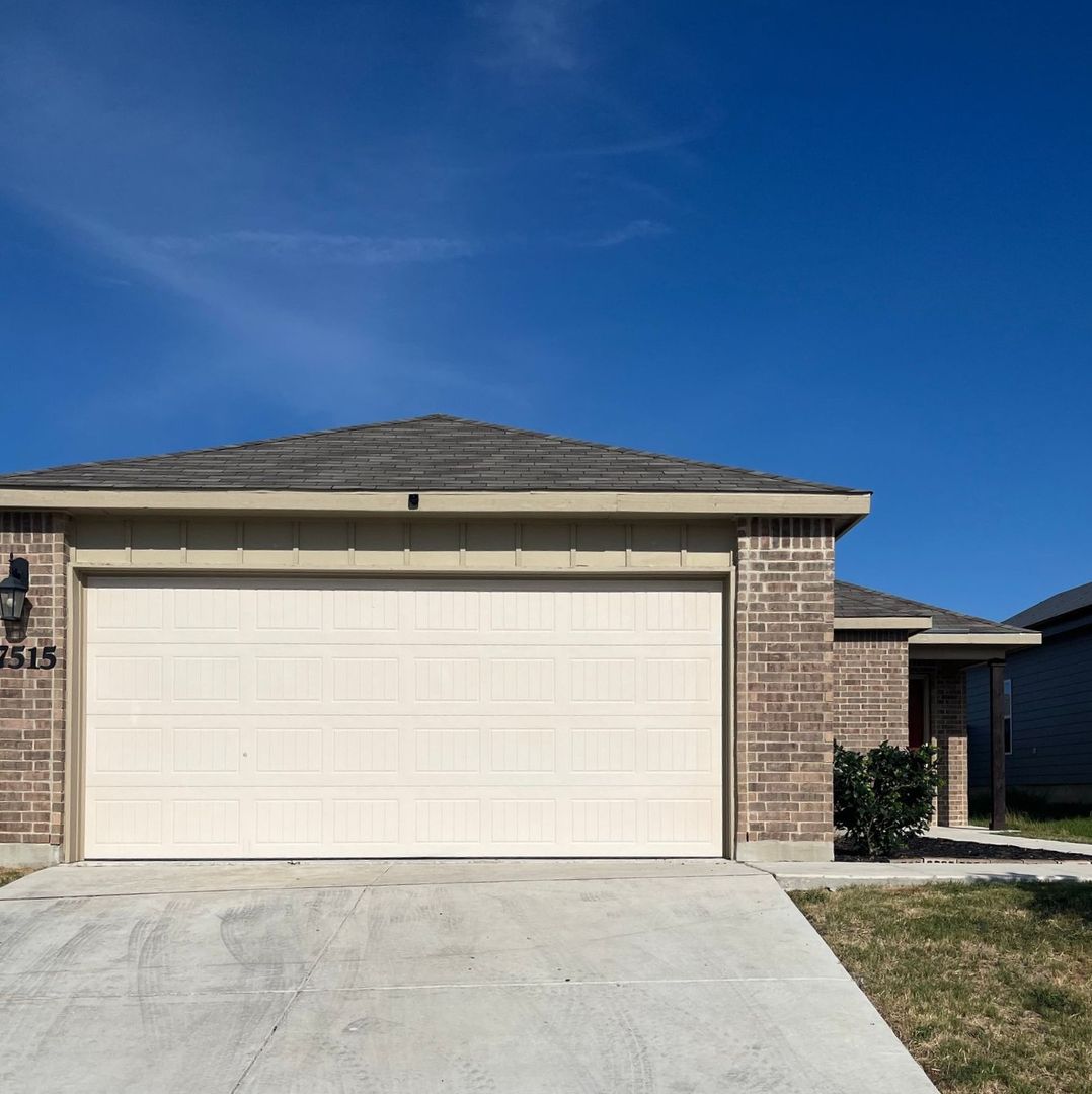 San Antonio House: 7515 Crestway Ridge