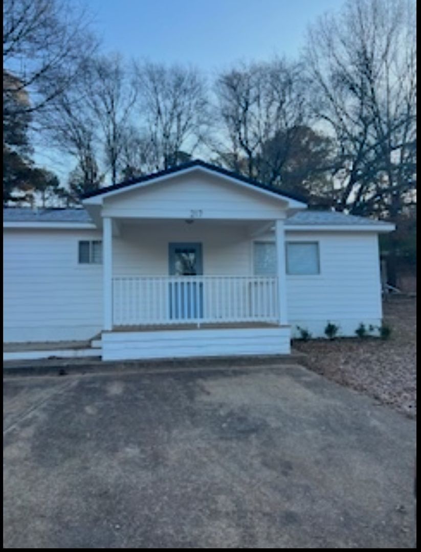 Oxford Apartment: Mclarty Rentals LLC