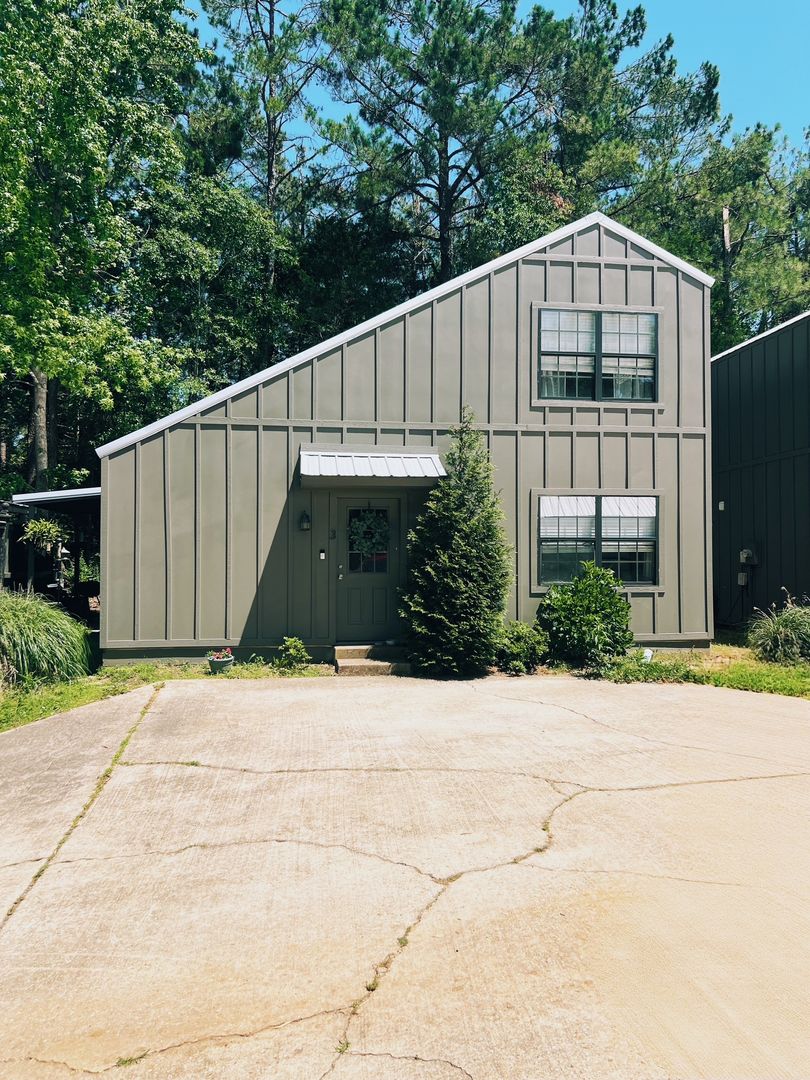 Oxford Apartment: MCD Mounger