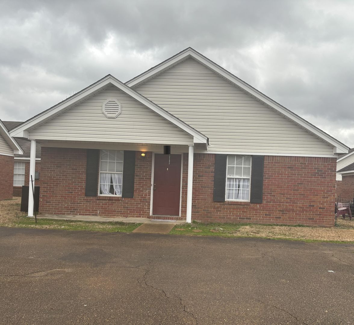 Oxford Apartment: MCD Mounger