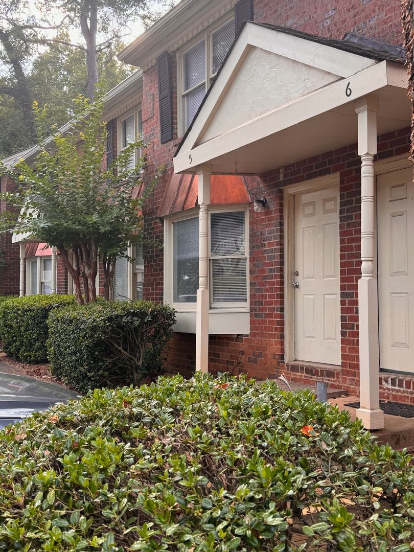 Athens Apartment: 170 Northview Dr