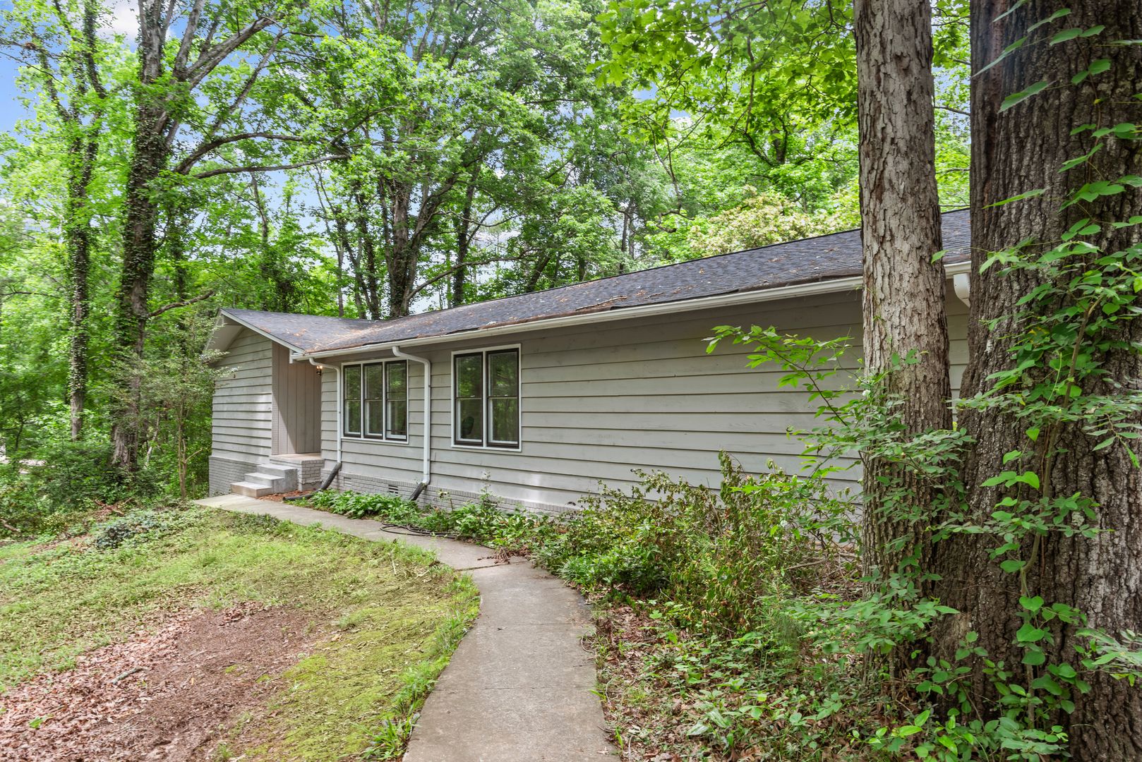 Winterville House: 310 Weatherly Woods Drive