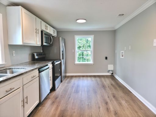 Updated 3BR Apartment | Large Balcony | Near Downtown Chattanooga | Section 8 Accepted – photo 1