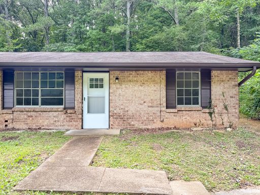 Spacious 2BR Duplex With Large Kitchen | Move-In Ready | Section 8 Accepted – photo 1