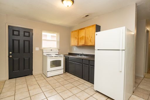 Affordable 2-Bedroom Duplex Near Downtown Chattanooga | Section 8 Accepted – photo 1