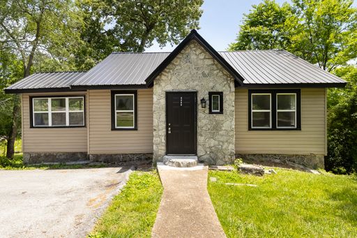 Charming 3 BR Home | Near Downtown & Missionary Ridge – photo 1