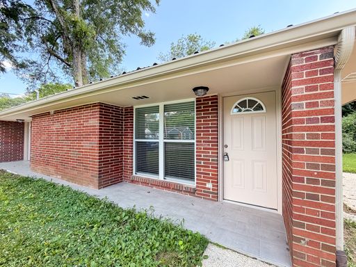Freshly Updated 2-Bedroom Duplex with Large Backyard | Section 8 Accepted | Chattanooga, TN – photo 1