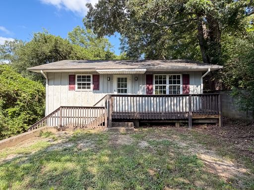 4 Bedroom Home With Large Backyard & Deck | Chattanooga, TN – photo 1