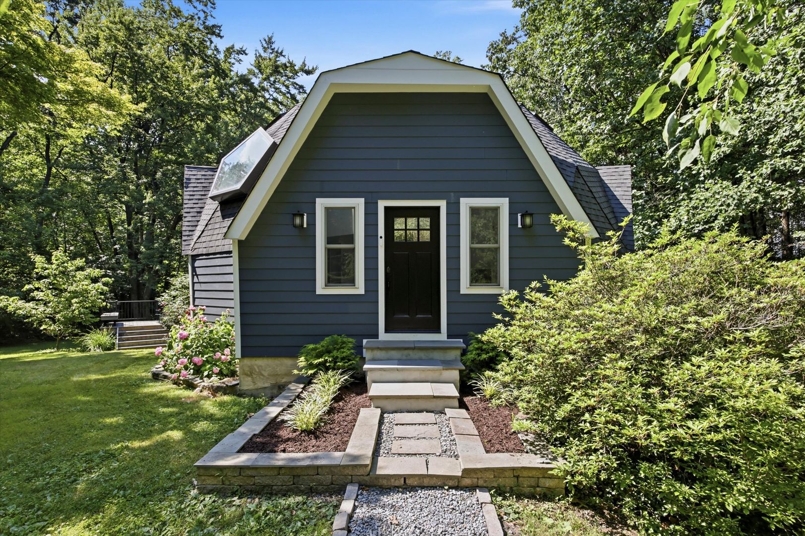 Malvern House: 26 Pebble Dr