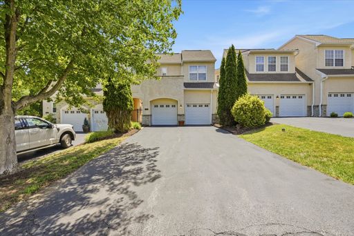 Luxury Furnished Townhome with Over 3,700 Sq Ft in West Chester School District – photo 1
