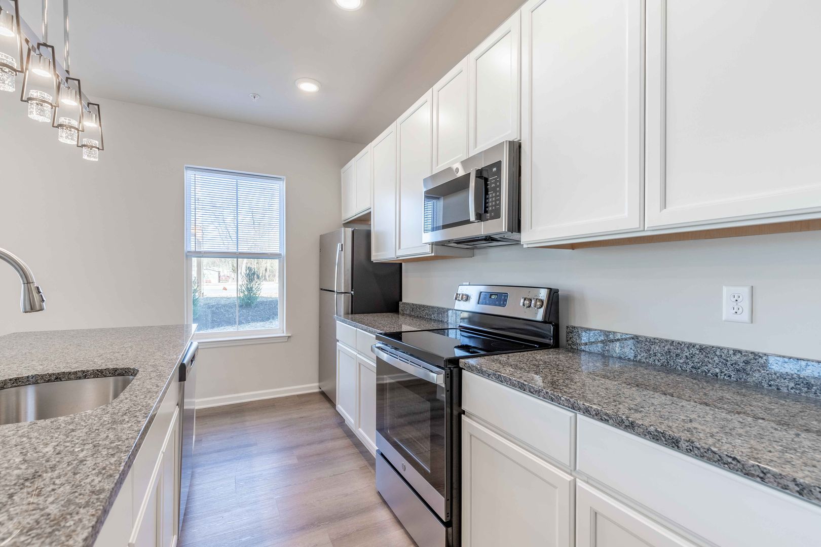 Parkesburg Apartment: 100 Wildflower Lane