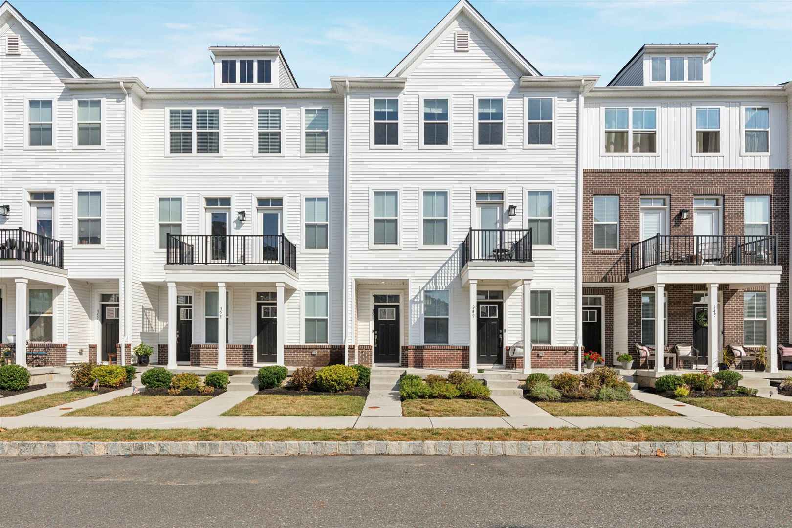 3 Bedroom, 2.5 Bath Townhome in Steelpointe – Available Immediately