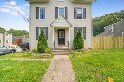 4 bedroom STUDENT RENTAL - available June 2027 – photo 1