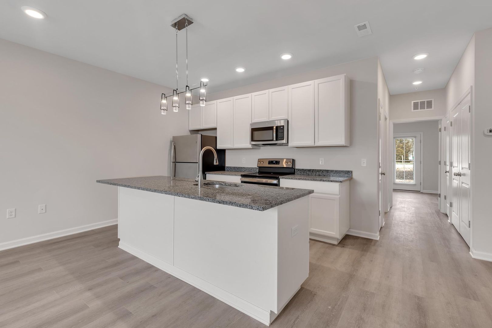 Parkesburg Apartment: 100 Wildflower Lane