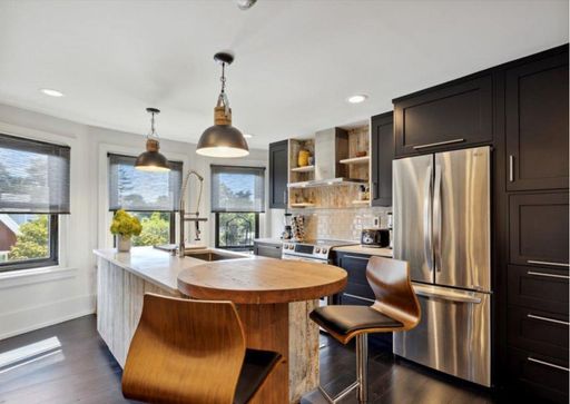 Luxurious 2 bedroom Living in a Historic West Chester Home with Optional Garage Parking – photo 1
