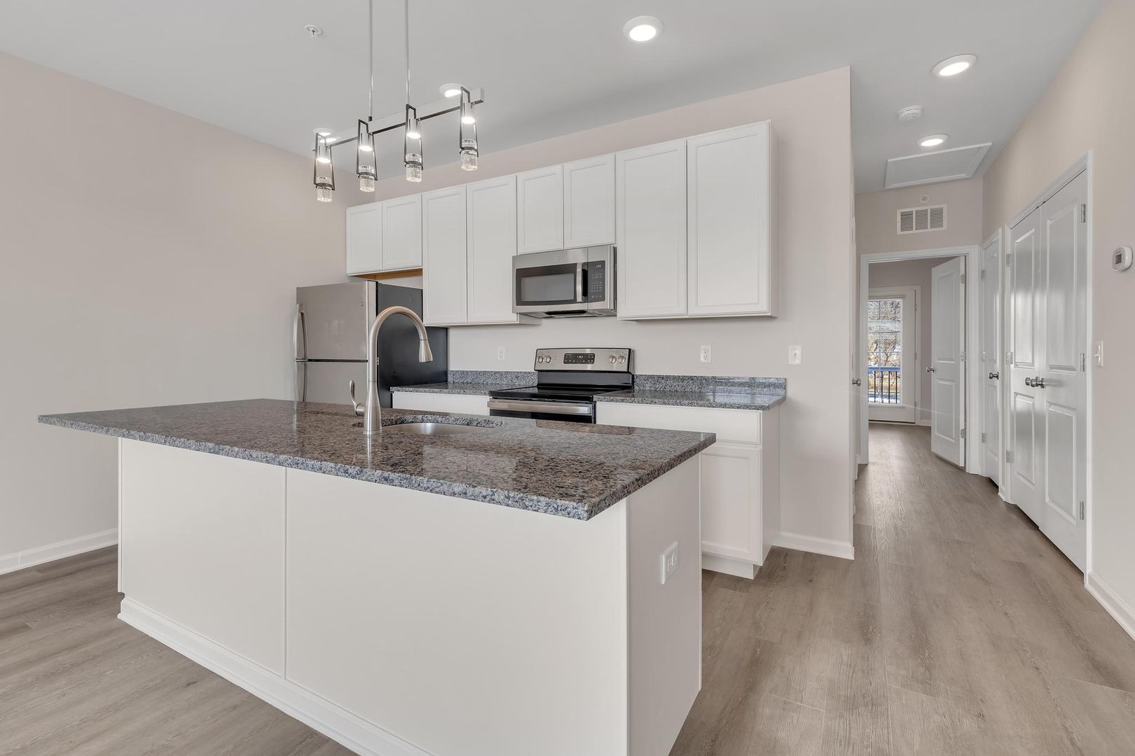 Parkesburg Apartment: 100 Wildflower Lane