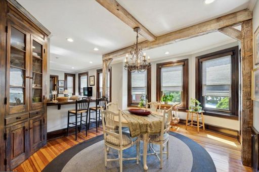 Classic Second-Floor 1 B/1 B Retreat in the Heart of West Chester with Garage – photo 1